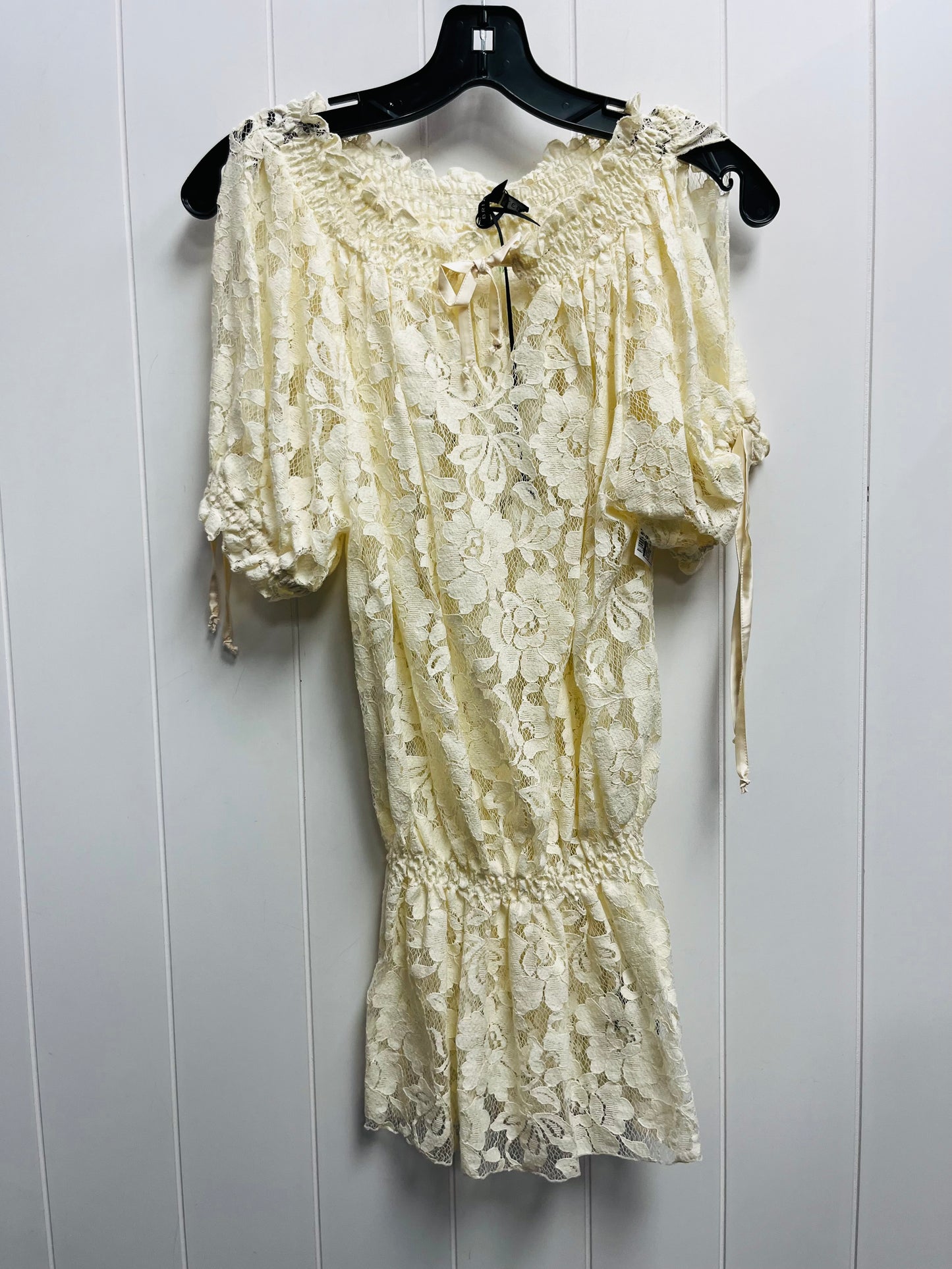 Top Short Sleeve By brian dales In Cream, Size: M