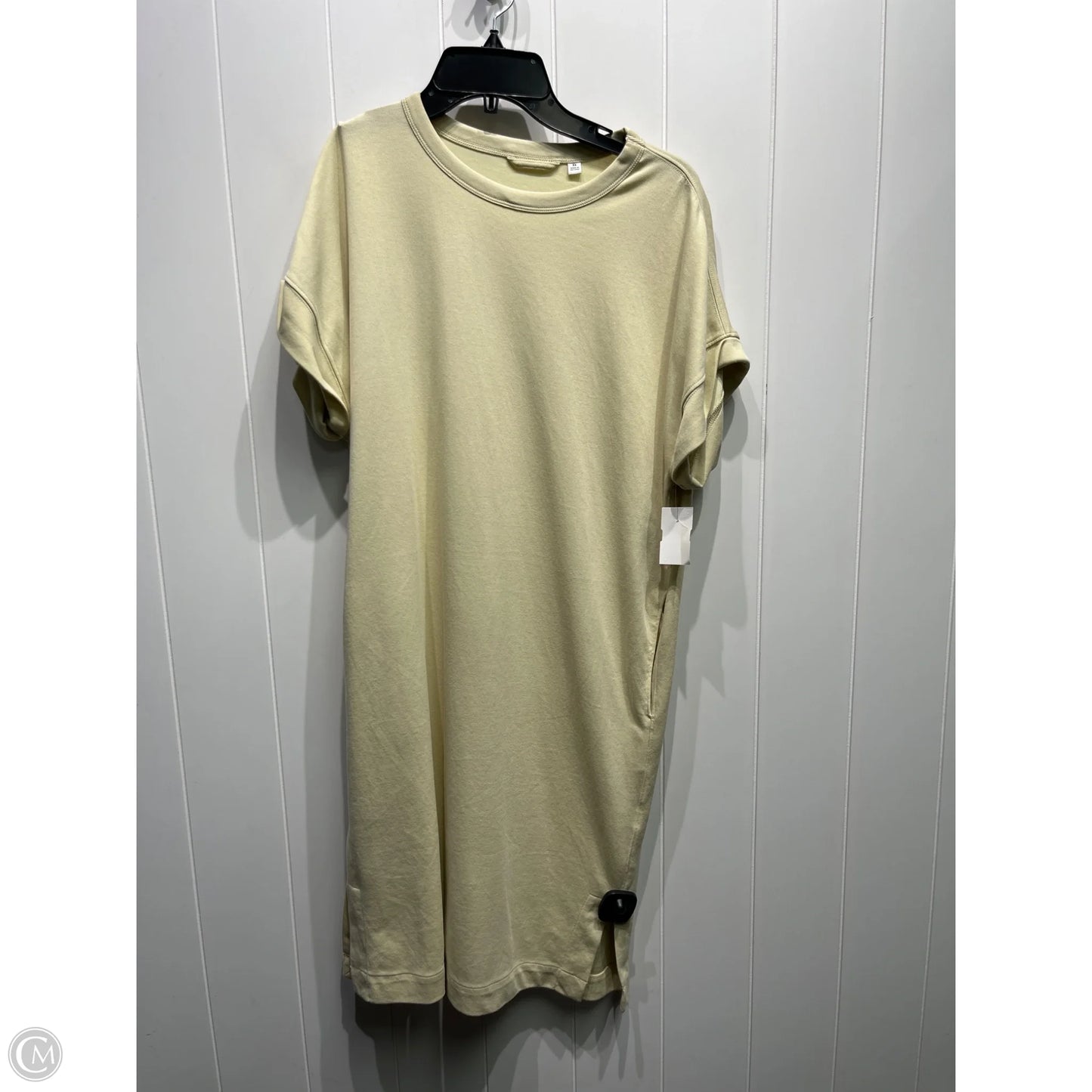 Dress Casual Short By Uniqlo In Tan, Size: Xs