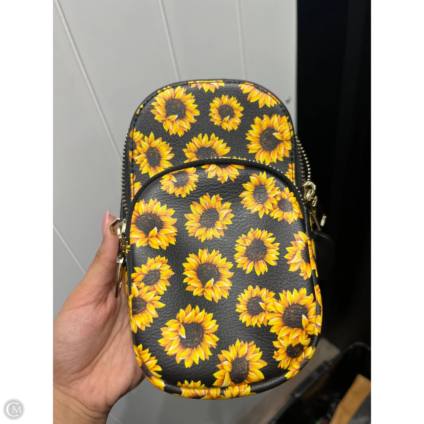 Crossbody By Clothes Mentor, Size: Small