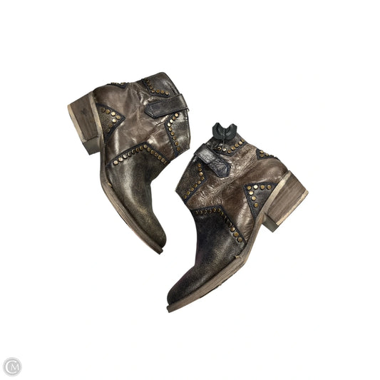 Boots Ankle Heels By circle g In Brown, Size: 9