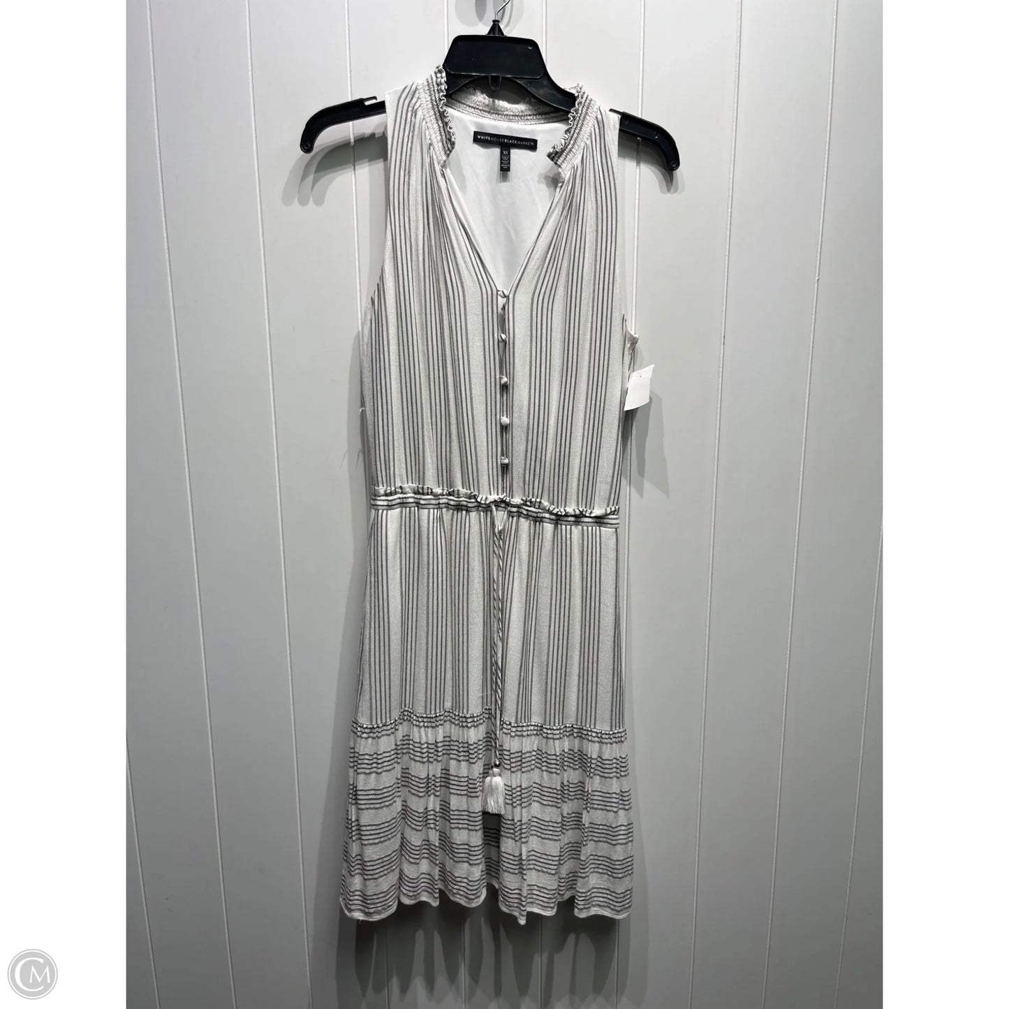 Dress Casual Short By White House Black Market In Grey & White, Size: Xs