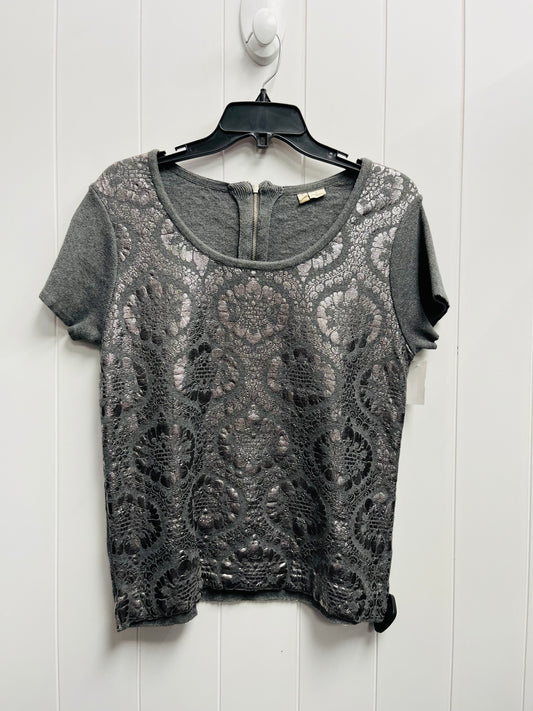 Top Short Sleeve By Moth In Grey & Silver, Size: S