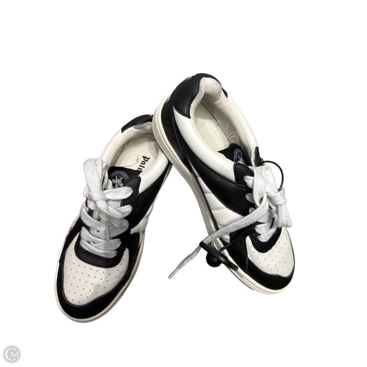 Shoes Luxury Designer By Cmc In Black & White, Size: 8