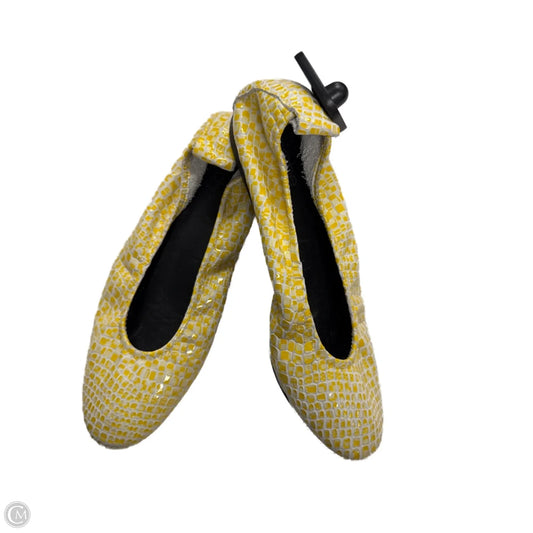 Shoes Flats By arche In Yellow, Size: 7.5