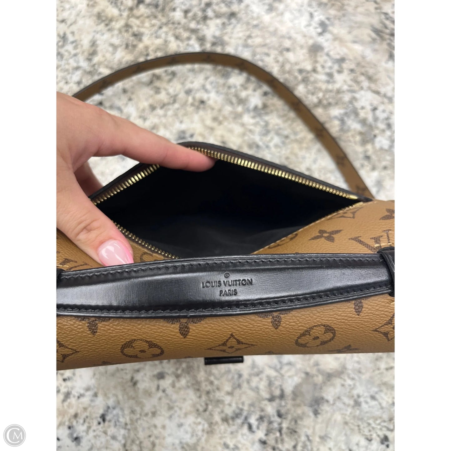 Crossbody Luxury Designer By Louis Vuitton, Size: Medium