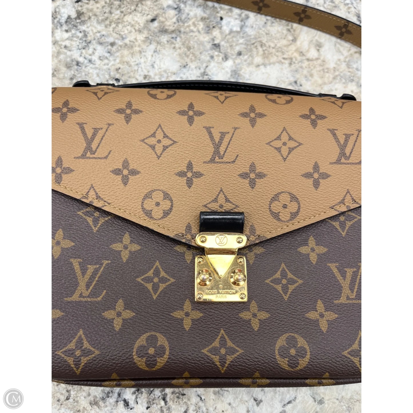 Crossbody Luxury Designer By Louis Vuitton, Size: Medium