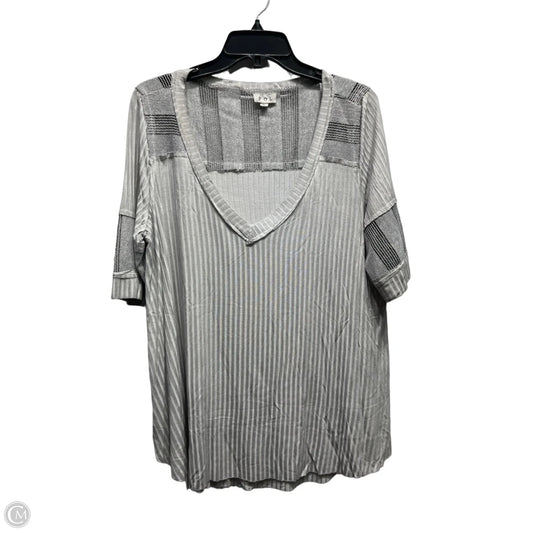 Top Short Sleeve By Pol In Grey, Size: S