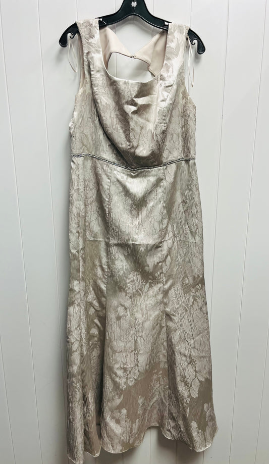 Dress Party Long By R And M Richards In Grey, Size: 12