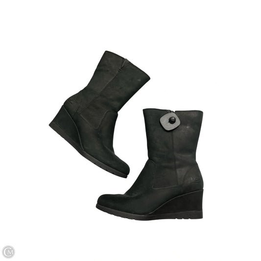 Boots Designer By Ugg In Black, Size: 8