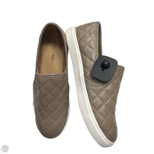 Shoes Flats By seven idols In Taupe, Size: 8