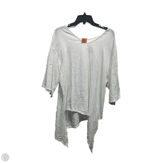 Top Short Sleeve By Oh My Gauze In White, Size: L