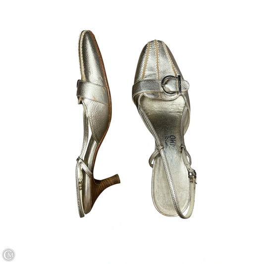 Shoes Luxury Designer By Ferragamo In Gold, Size: 8.5