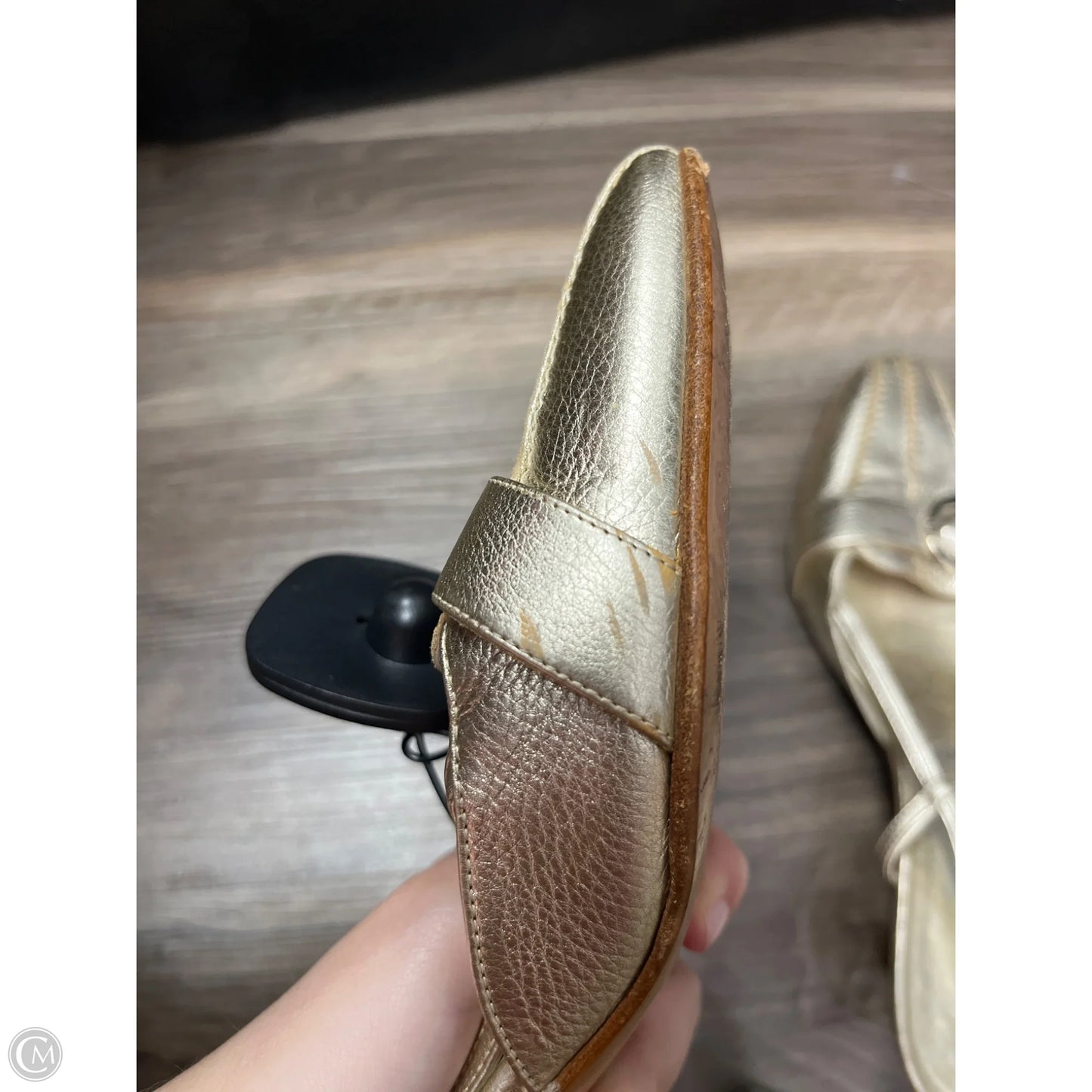 Shoes Luxury Designer By Ferragamo In Gold, Size: 8.5