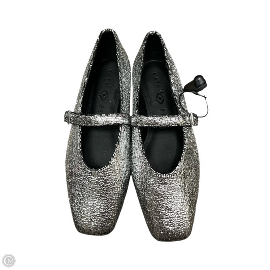 Shoes Flats By Katy Perry In Silver, Size: 9
