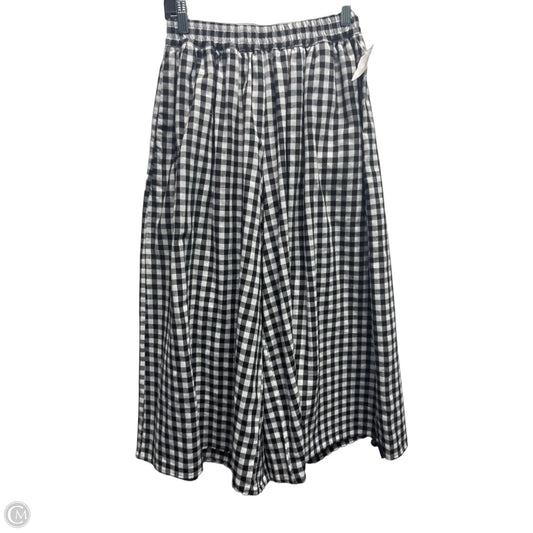Capris By Clothes Mentor In Black & White, Size: Xs