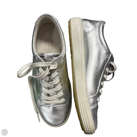 Shoes Flats By Ecco In Silver, Size: 5.5