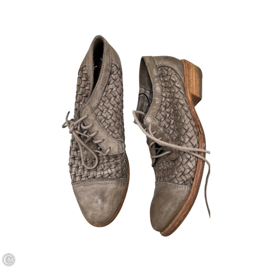 Shoes Designer By Frye In Tan, Size: 7.5