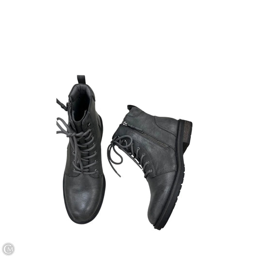 Boots Ankle Flats By Bare Traps In Grey, Size: 9