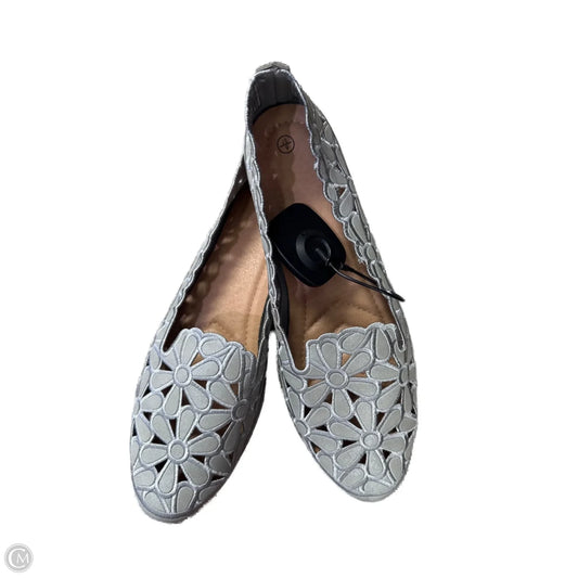 Shoes Flats By Clothes Mentor In Silver, Size: 6