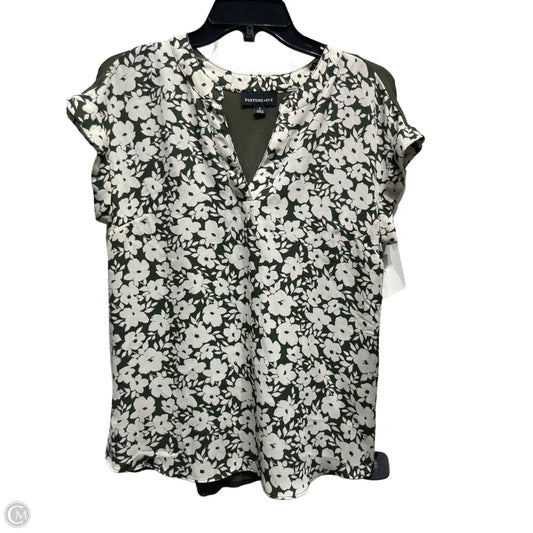 Top Short Sleeve By Fortune & Ivy In Green & White, Size: S