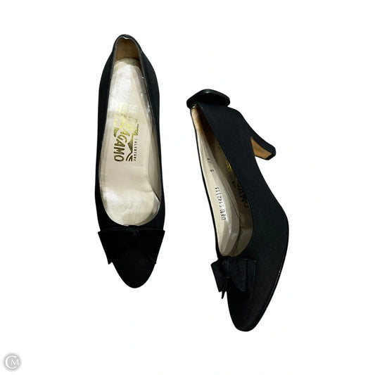 Shoes Luxury Designer By Ferragamo In Black, Size: 5