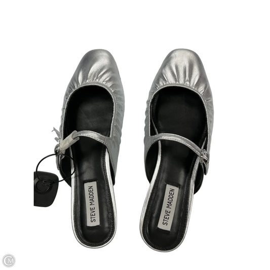 Shoes Flats By Steve Madden In Silver, Size: 9