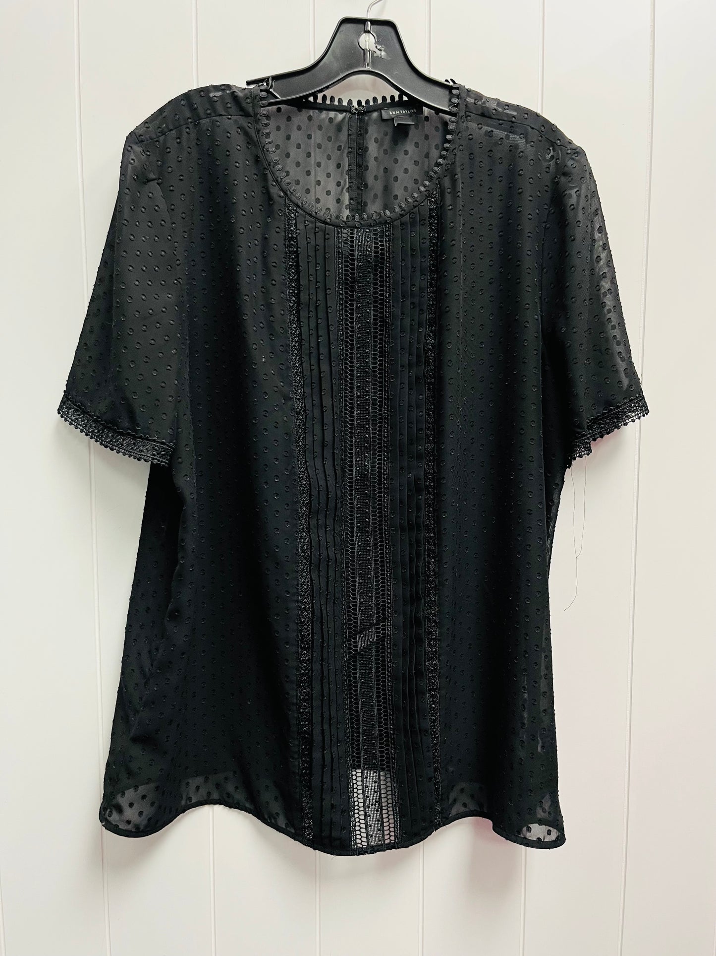 Top Short Sleeve By Ann Taylor In Black, Size: Xl