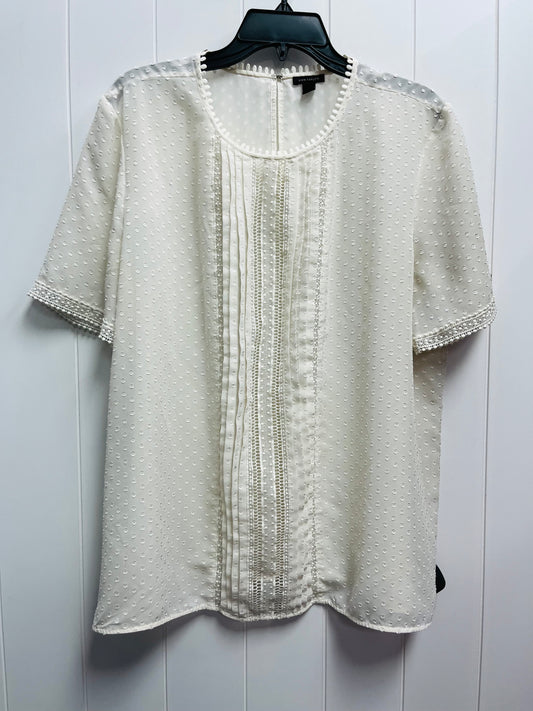 Top Short Sleeve By Ann Taylor In Cream, Size: Xl