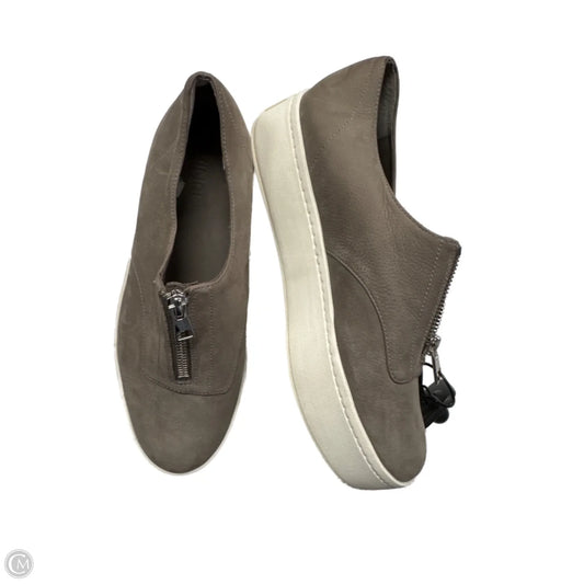 Shoes Flats By Vince In Brown, Size: 7