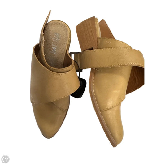 Shoes Flats By miim In Tan Size 6.5