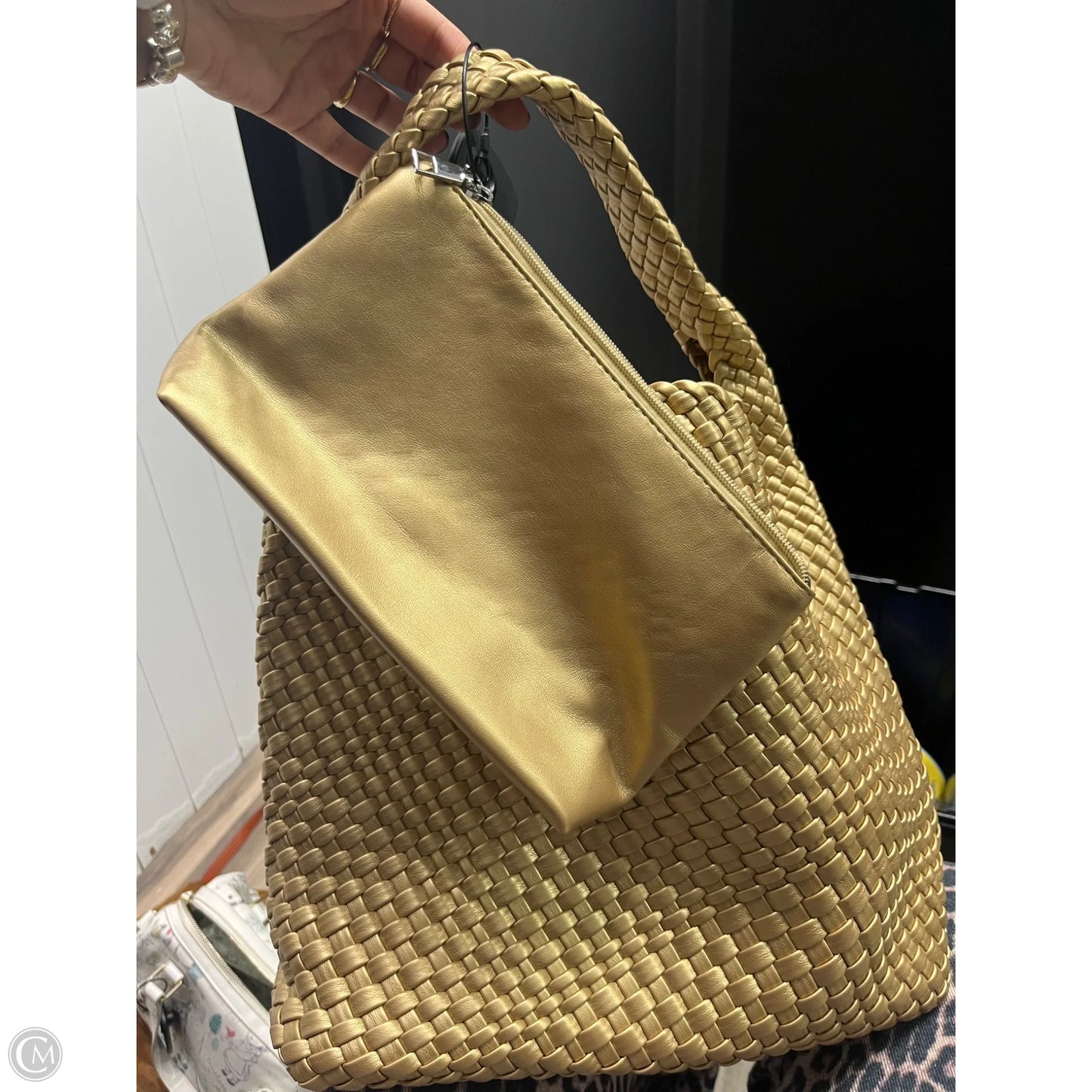 Handbag By Clothes Mentor, Size: Medium