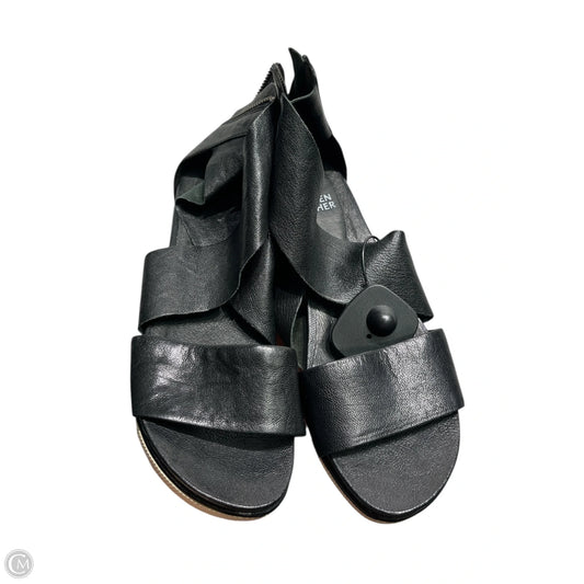 Sandals Flats By Eileen Fisher In Black, Size: 7.5