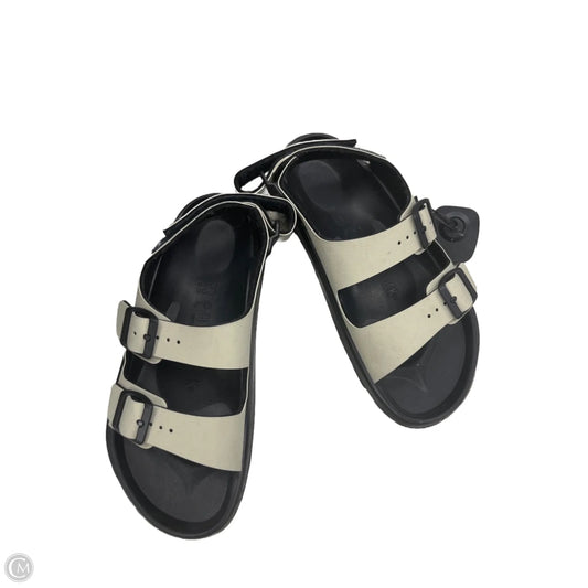 Sandals Flats By Birkenstock In Tan, Size: 7