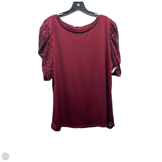 Top Short Sleeve By ABOVE AND BEYOND In Maroon, Size: Xxl