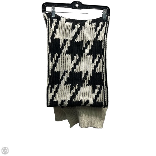 Scarf Winter By Clothes Mentor In Black & Cream